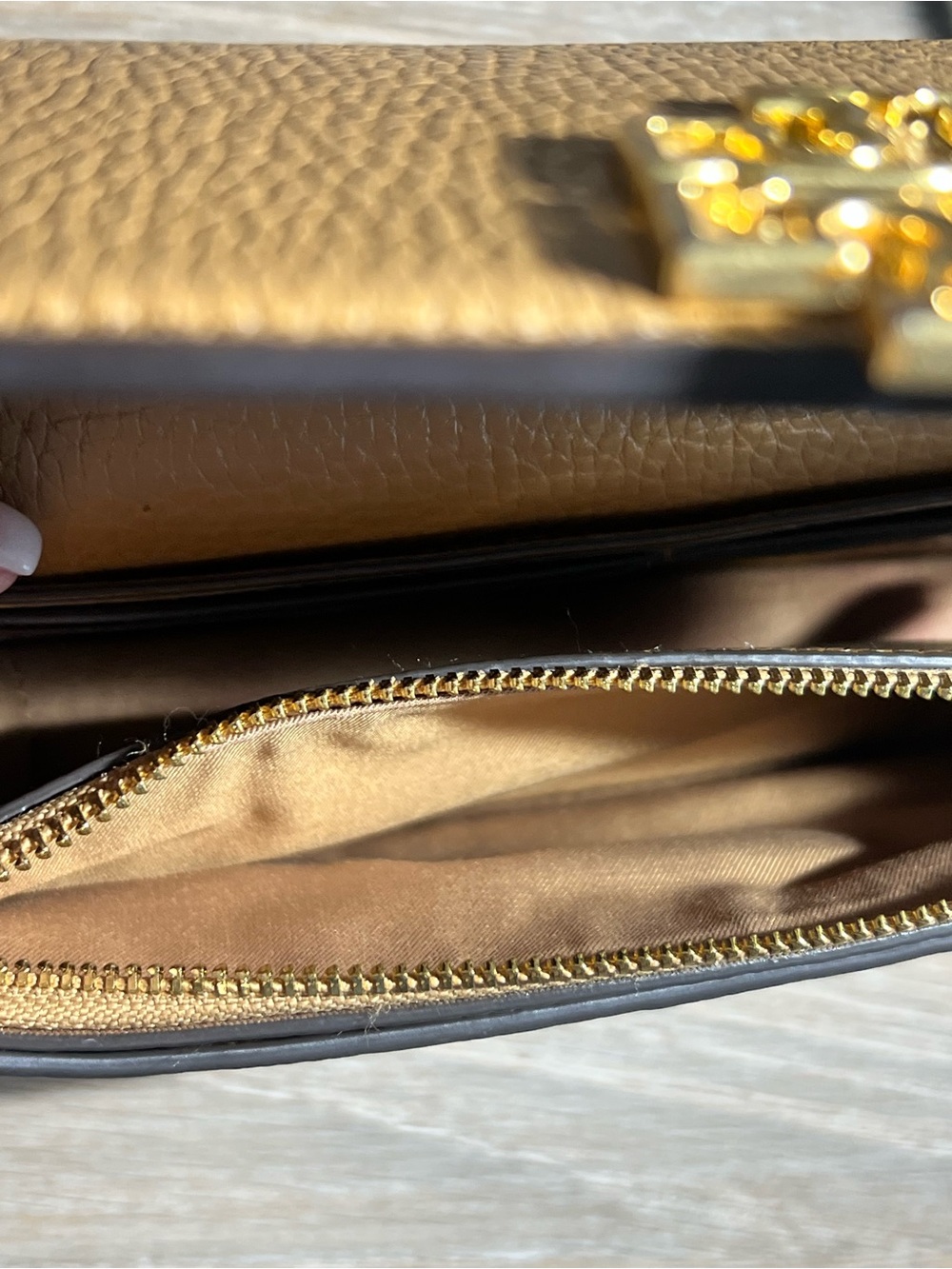 Tory Burch Camel/Tan Leather Shoulder Bag with Gold Logo - Picture 6 of 10